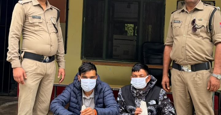 रूद्रप्रयाग : अवैध शराब तस्करी पर पुलिस का शिकंजा, 31 बोतल के साथ दो नेपाली मूल के युवक गिरफ्तार