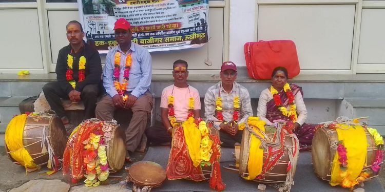 ब्रेकिंग : ओंकारेश्वर मंदिर में ढोल वादकों का अनिश्चितकालीन भूख हड़ताल शुरू, 5 मांगों को लेकर प्रदर्शन