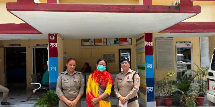 बड़ी खबर : पुलिस की बड़ी कार्रवाई, कई सालों से फरार महिला वारण्टी गिरफ्तार