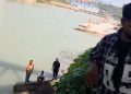 श्रीनगर : SDRF की तत्परता से बची अधेड़ की जान, अलकनंदा से निकाला बाहर