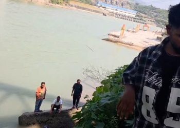 श्रीनगर : SDRF की तत्परता से बची अधेड़ की जान, अलकनंदा से निकाला बाहर