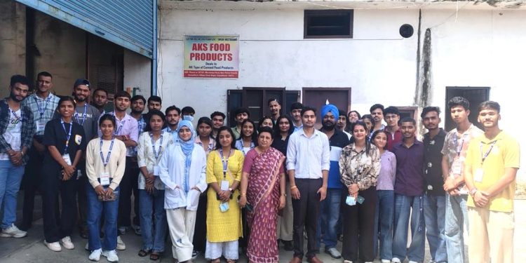 देवभूमि उद्यमिता योजना: औद्योगिक भ्रमण में छात्रों ने सीखे फूड प्रोसेसिंग और ब्रांडिंग के गुर