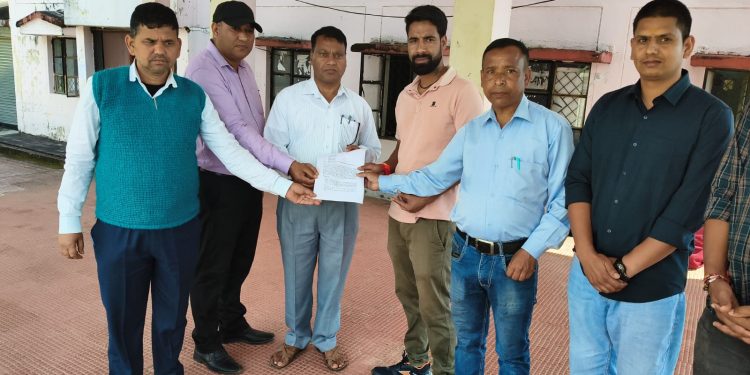 बड़ी खबर :मिनिस्टीरियल कर्मचारियों की 12 सूत्रीय मांगों को लेकर मुख्यमंत्री को ज्ञापन, जल्द निराकरण की मांग