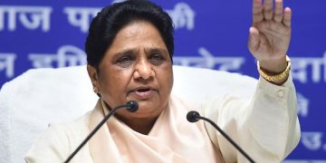मायावती का मायाजाल : ससुर ने इस्तीफे में देर कर दी, मायावती ने भतीजे आकाश आनंद को BSP से चौथी बार निकाला