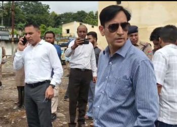 बड़ी खबर : कुमाऊं कमिश्नर दीपक रावत का औचक निरीक्षण, EO का वेतन रोकने के निर्देश