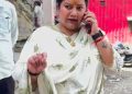 श्रीनगर : शराब बेचने वाले सरकार के अड्डे पर महापौर आरती भंडारी का छापा, खुद की सरकार पर हल्ला बोल