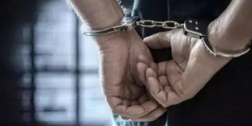 ब्रेकिंग : रुद्रप्रयाग जिला अस्पताल के ऑर्थोपेडिक सर्जन को विजिलेंस ने 5000 की रिश्वत लेते रंगे हाथों पकड़ा, आवास पर भी छापेमारी