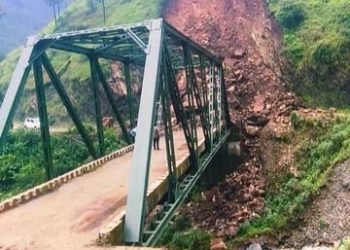 चमोली : गैरसैंण में भूस्खलन से बंद हुआ दिवागाड़-कंडारीखोड़ मार्ग, छह गांवों का संपर्क कटा