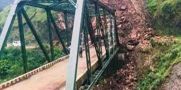 चमोली : गैरसैंण में भूस्खलन से बंद हुआ दिवागाड़-कंडारीखोड़ मार्ग, छह गांवों का संपर्क कटा