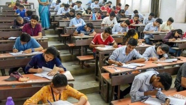 UTET आरक्षण पर बवाल : सेवारत शिक्षकों की पात्रता परीक्षा में SC-ST-OBC को 40% पास तो जनरल को 60% क्यों? मामला पहुंचा हाईकोर्ट