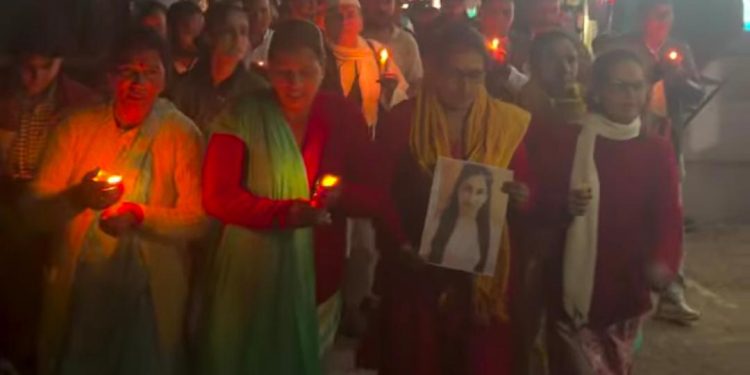 रूद्रप्रयाग : देर रात जखोली में धामी सरकार और मंत्री भरत चौधरी मुर्दाबाद के लगे नारे, अंकिता भंडारी को न्याय दिलाने के लिए निकाला कैंडल मार्च