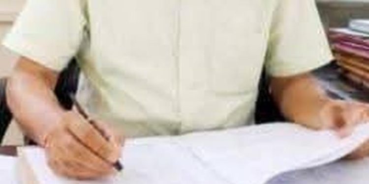 रुद्रप्रयाग : शिक्षा विभाग फिर विवादों में, महिला पत्रकार से अभद्रता का आरोप, सीईओ बोले – कैमरा लाने से रोका था